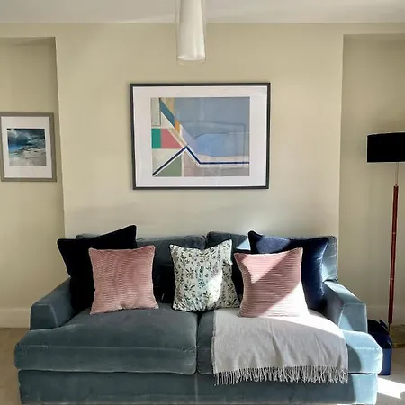 Three Bedroom House Porthleven, Cornwall. Close To Shops And Holiday home