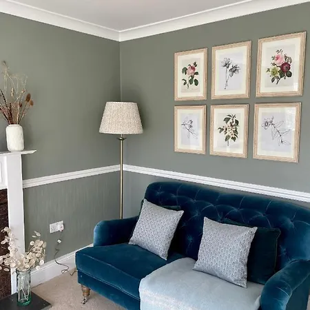 Three Bedroom House Porthleven, Cornwall. Close To Shops And Porthleven
