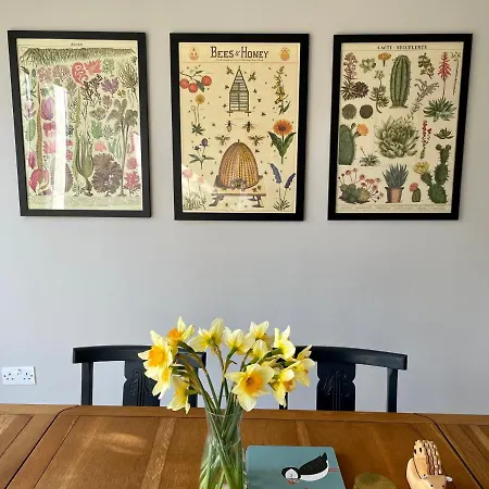 Holiday home Three Bedroom House Porthleven, Cornwall. Close To Shops And Porthleven